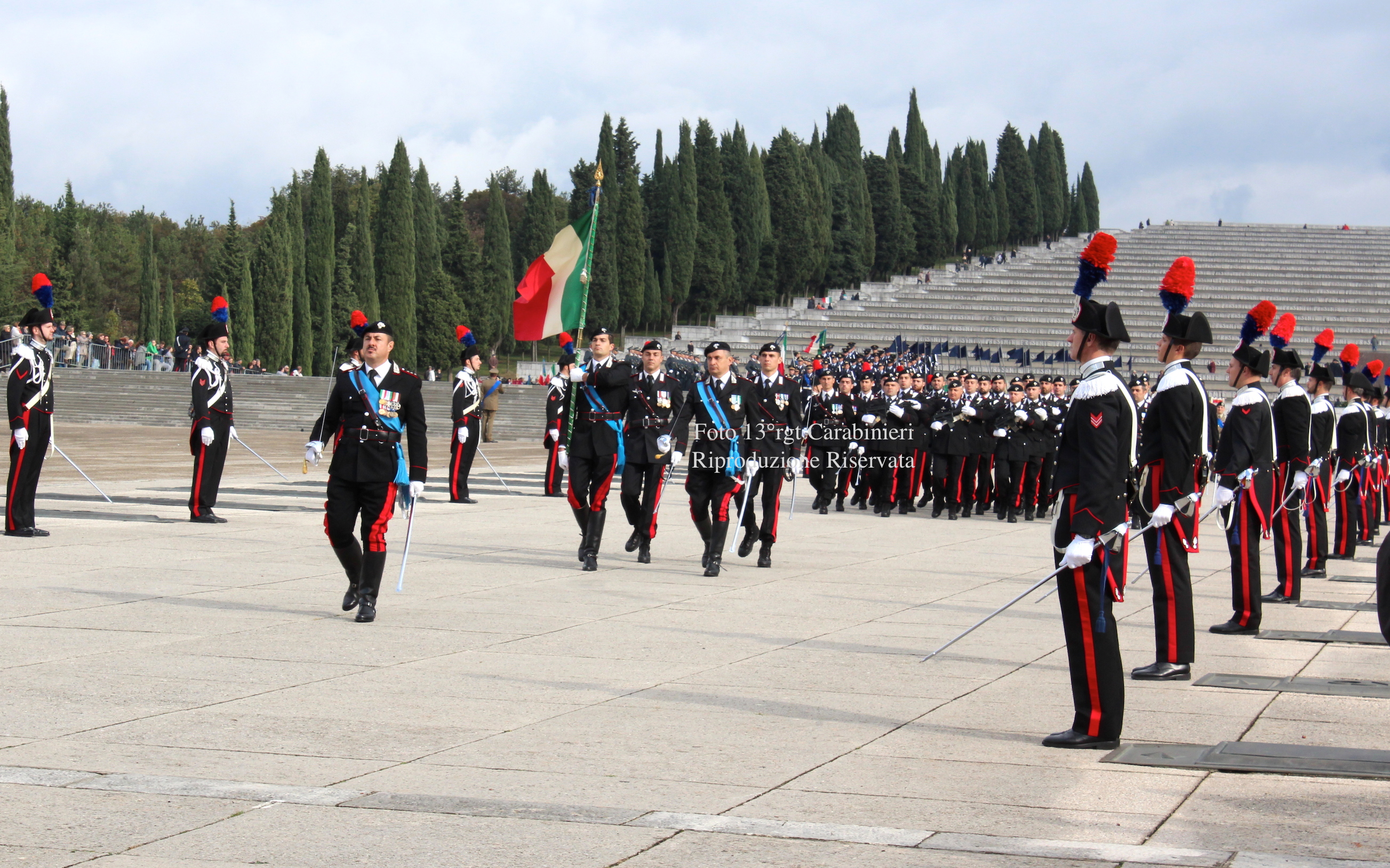 Bandiera-di-guerra-13°rgt-CC-Redipuglia.JPG